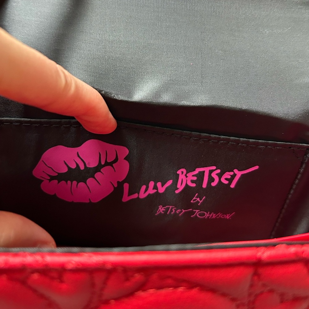 💜SOLD💜Betsey Johnson Lbevie Heart Puff Crossbody Bag Red - Picture 14 of 14